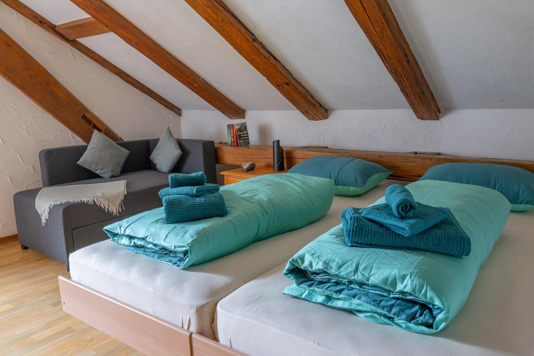 Chrona Bed & Breakfast Jenaz Δωμάτιο φωτογραφία