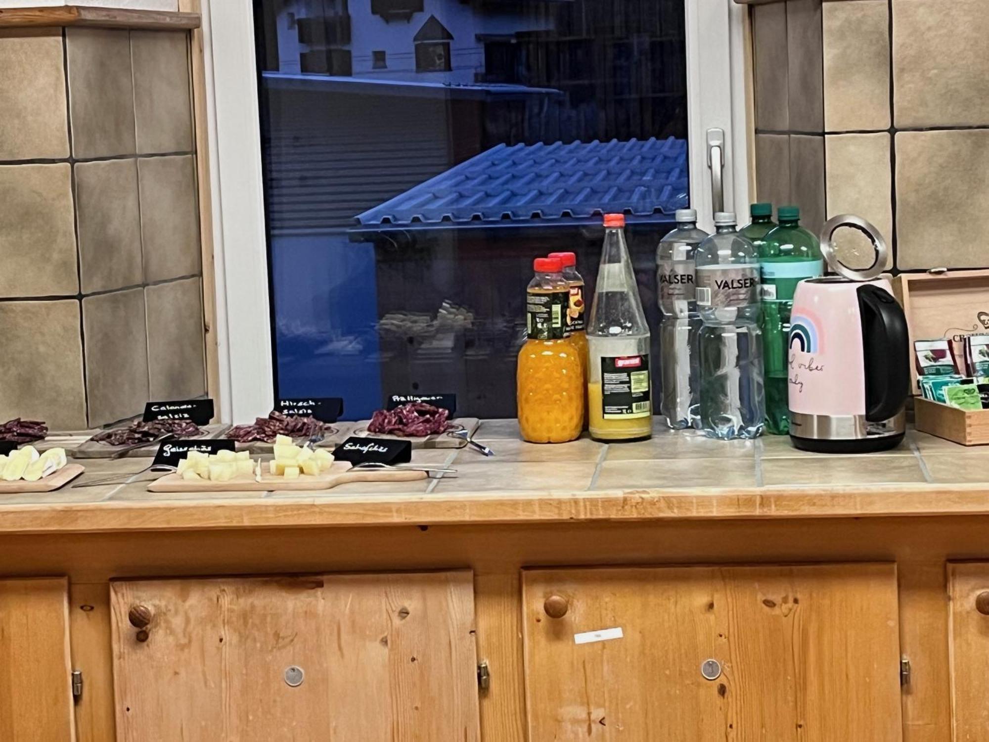 Chrona Bed & Breakfast Jenaz Εξωτερικό φωτογραφία