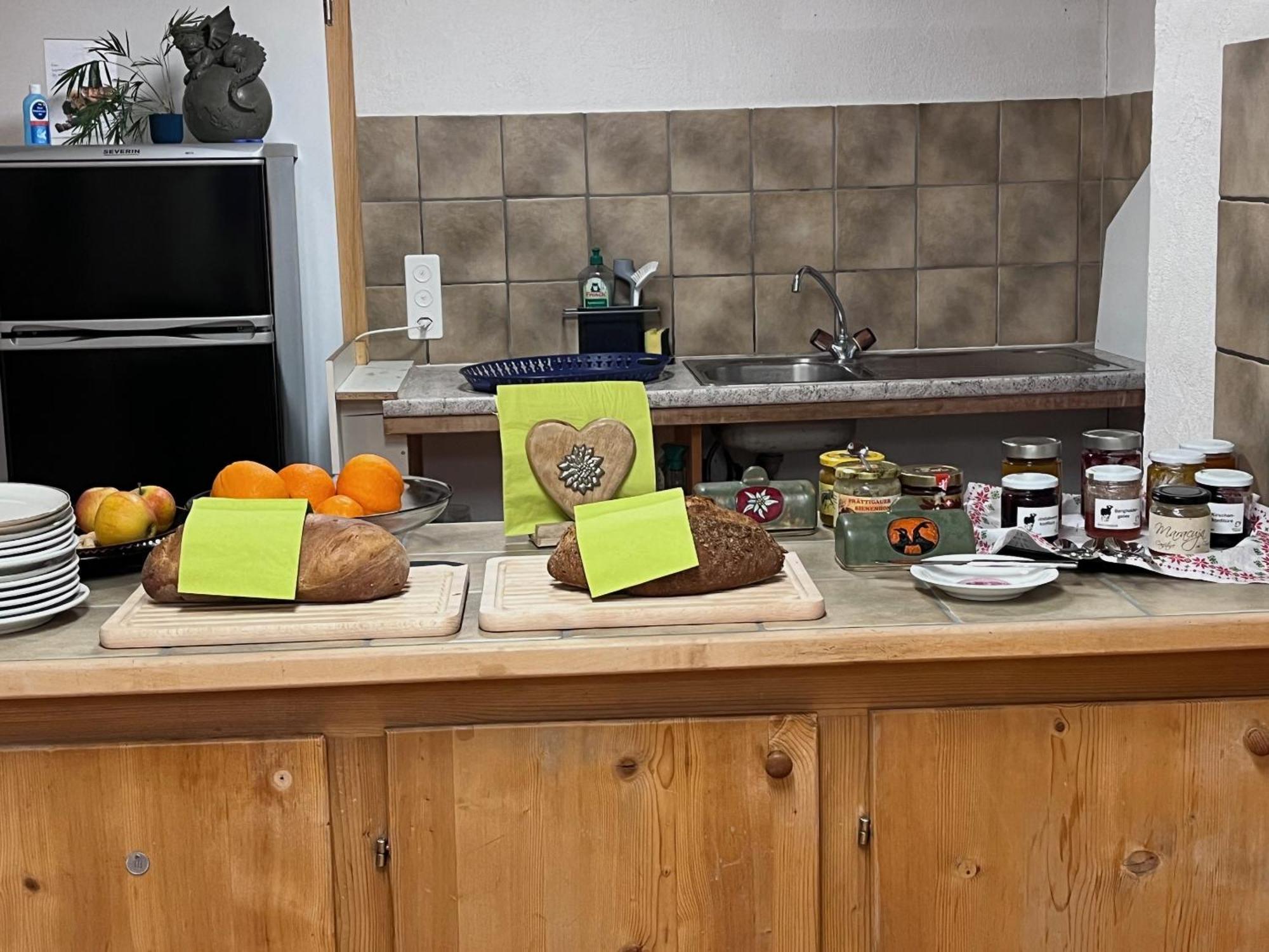 Chrona Bed & Breakfast Jenaz Εξωτερικό φωτογραφία